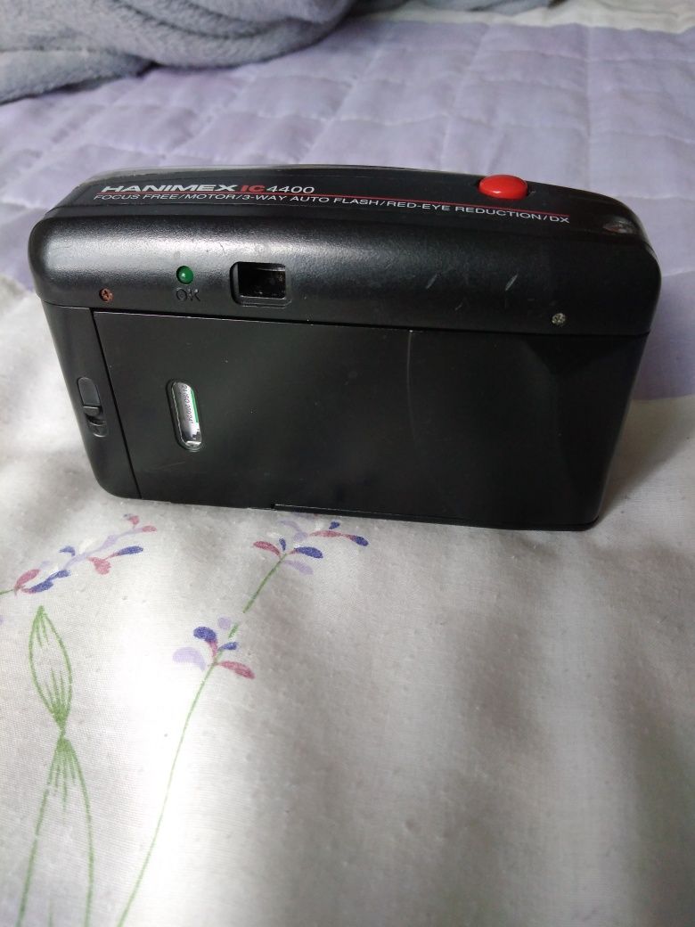 Máquina e rolos fotográficos