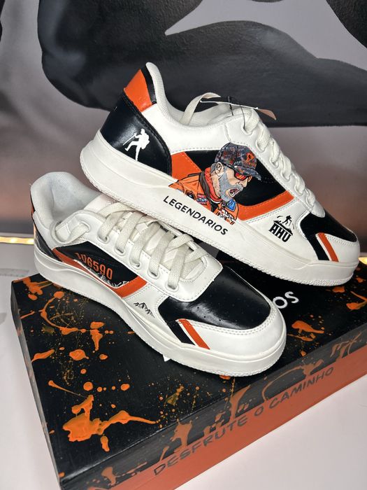 Tenis/ tshirt personalizadas a mão