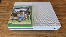 Xbox ONE 500GB. Dwa pady Minecraft