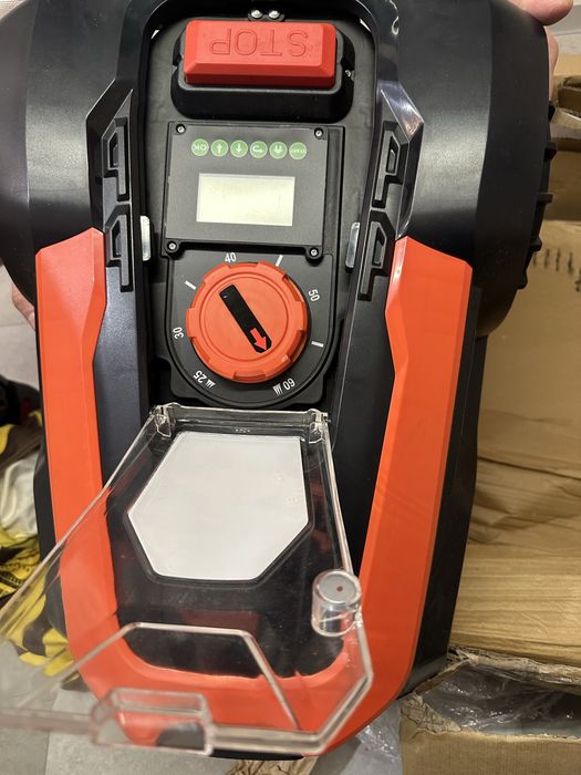 Робот-газонокосарка MowRo