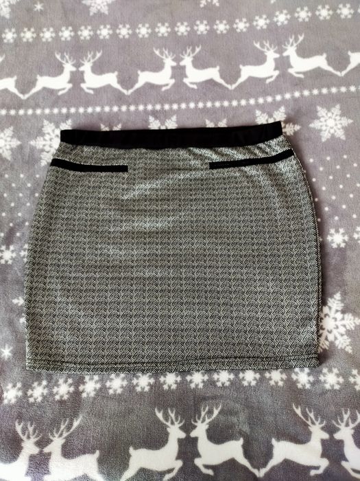 Spódniczka krótka z połyskiem