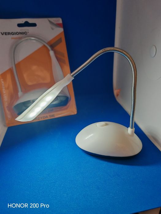 Lampka LED. Biurko
