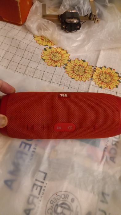 JBL Charge 3 Original аудиокалонка под ремонт, нужен аккумулятор
