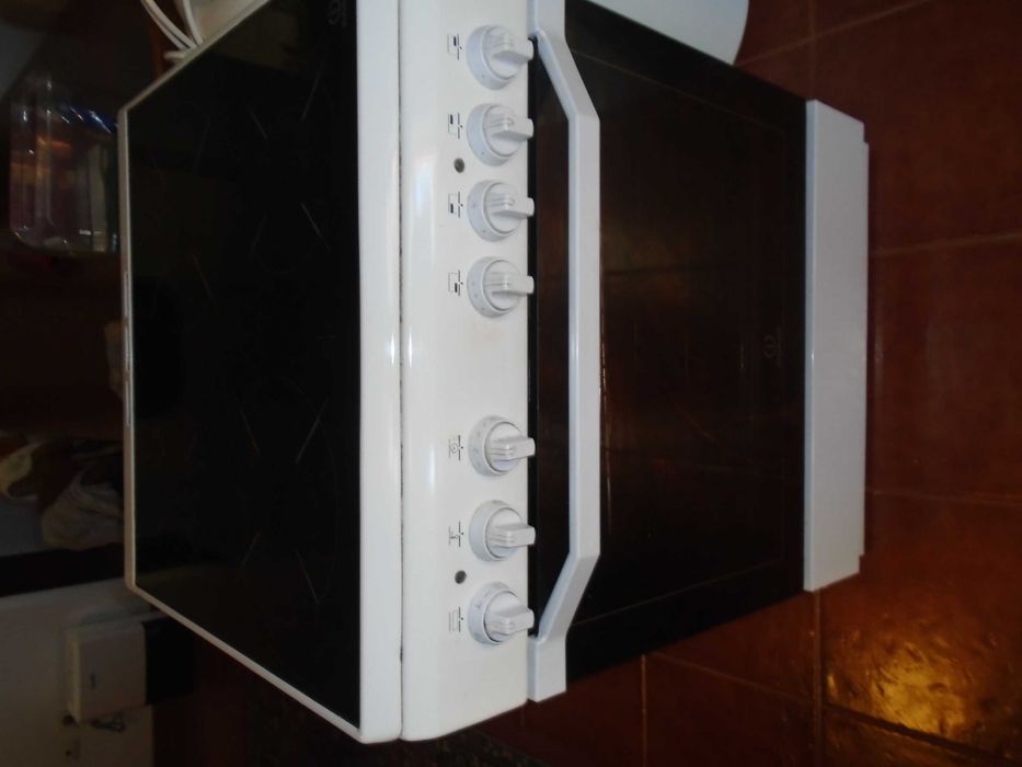 Fogão vitroceramico Indesit Mod. 16VMH 2A
