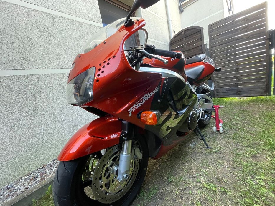 Honda CBR HONDA CBR 900 RR fireblade sc33 org. stan 18000km !