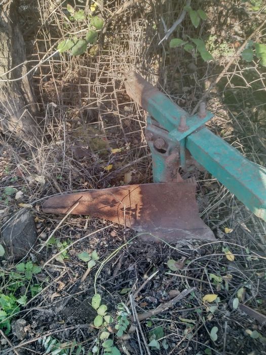 Продаю плуг трьох корпусний