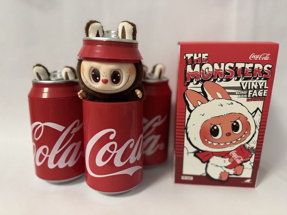 Лабубу в банці Coco-Cola