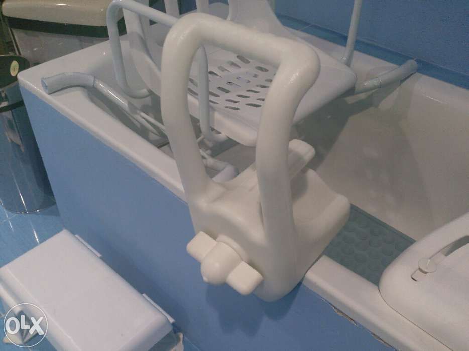 Cadeira rotativa para sair da banheira