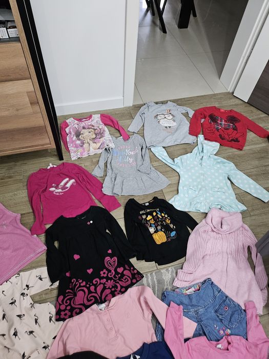Zestaw ubranek dla dziewczynki r 98/104 + gratis słuchawki