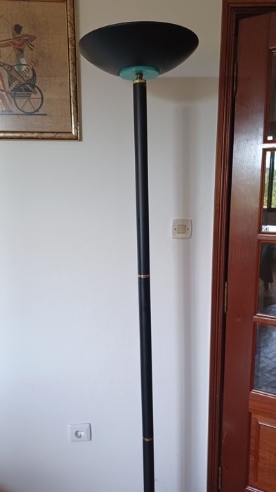 Candeeiro de pé alto