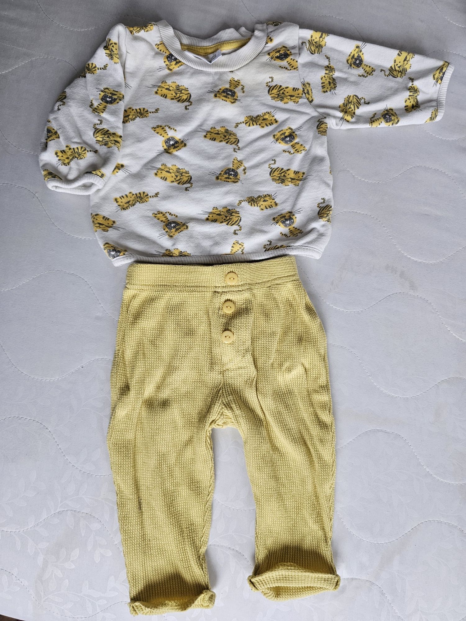 Zestaw bluza i spodnie r. 68 żółte
