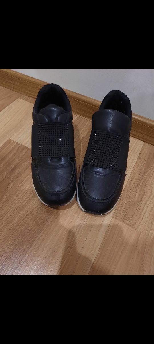 Adidasy damskie na wyższej podeszwie