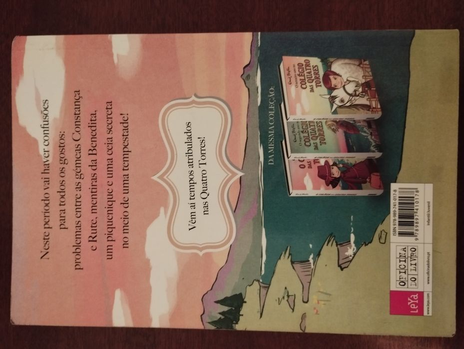 Livro "O quarto ano no colégio das quatro torres", de Enid Blyton