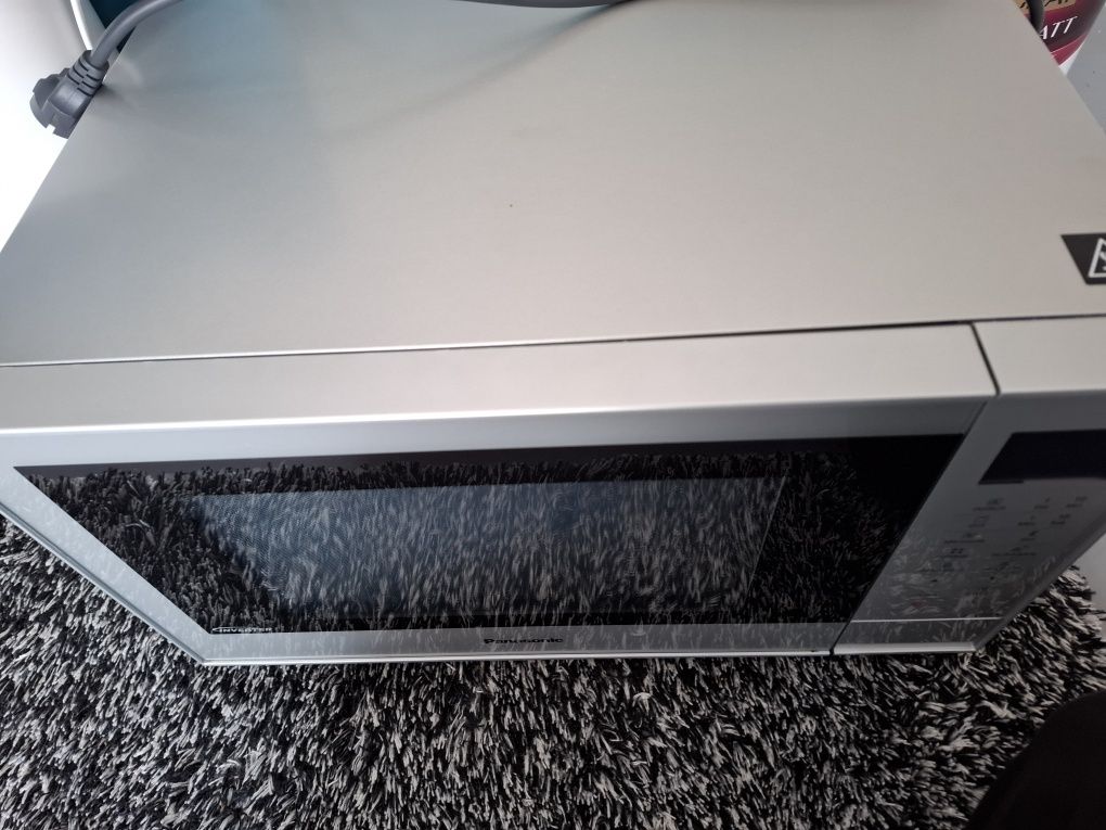 kuchenka mikrofalowa panasonic nn CT57JM