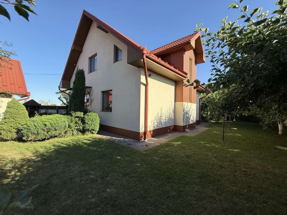 Продам добротний цегляний будинок.