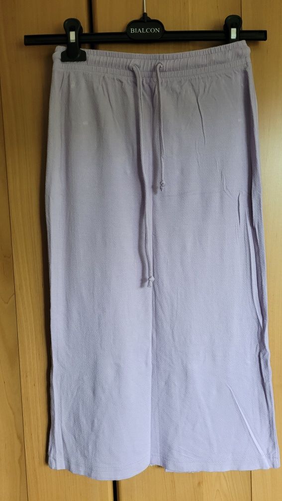 Długa lekka spódnica w kolorze liliowym