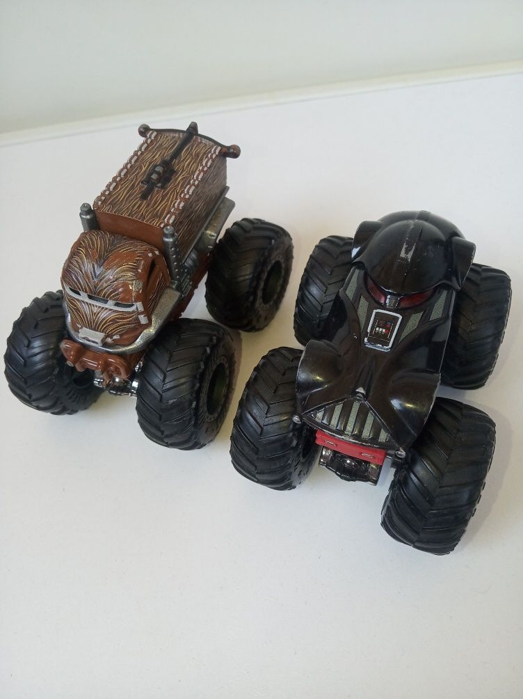 За два Hot Wheels Star Wars Monster truck