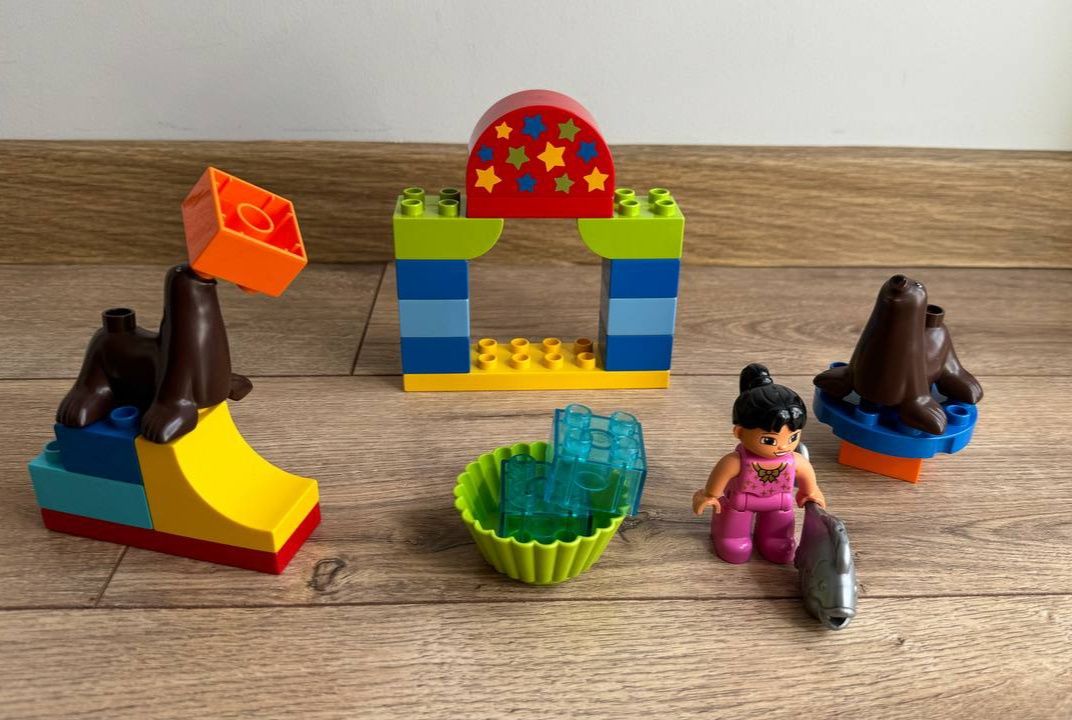 Zestaw LEGO Duplo 10503 cyrk, Karmienie zwierząt foki