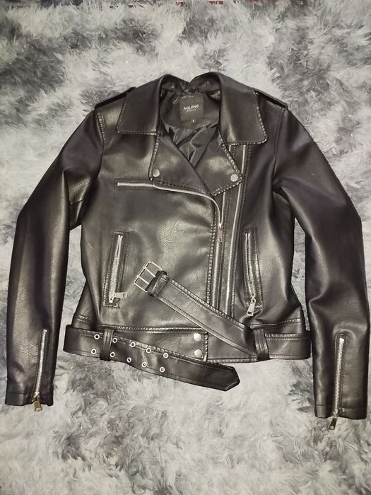 Жіноча шкіряна куртка