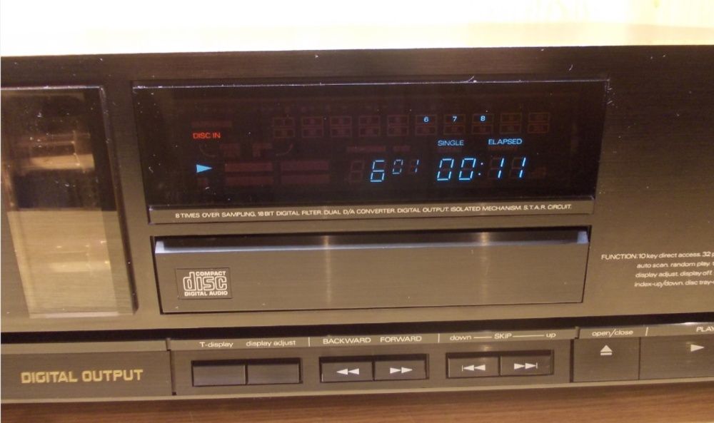 CD програвач Luxman D-103u