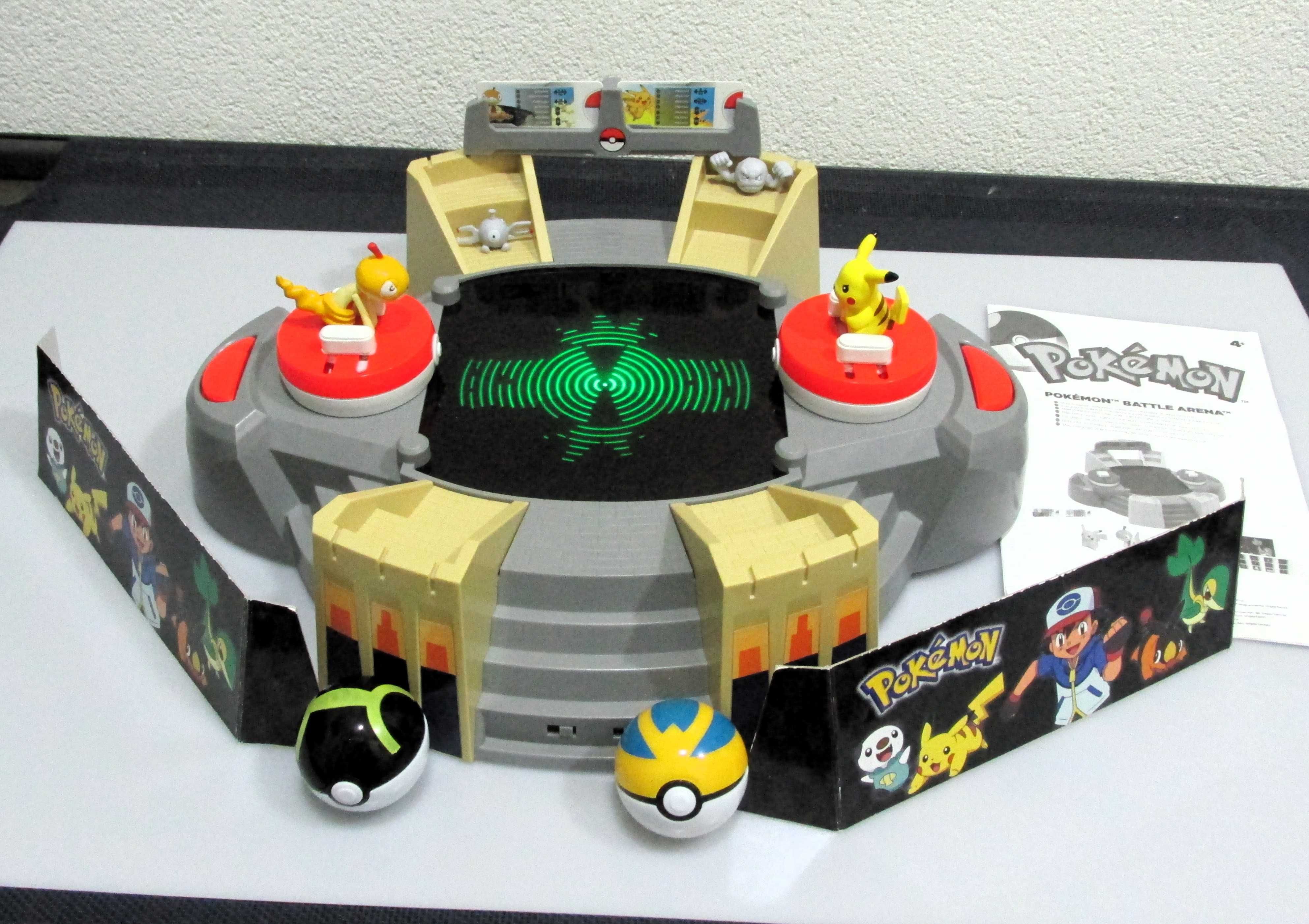 Pokemon Arena de Batalha Tomy Eletronico com Figuras Incluidas