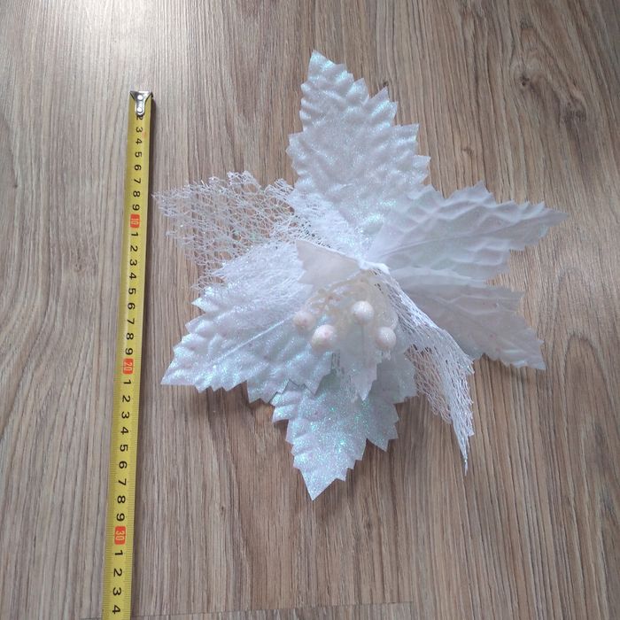 Kwiat sztuczny na klipsie gwiazda betlejemska