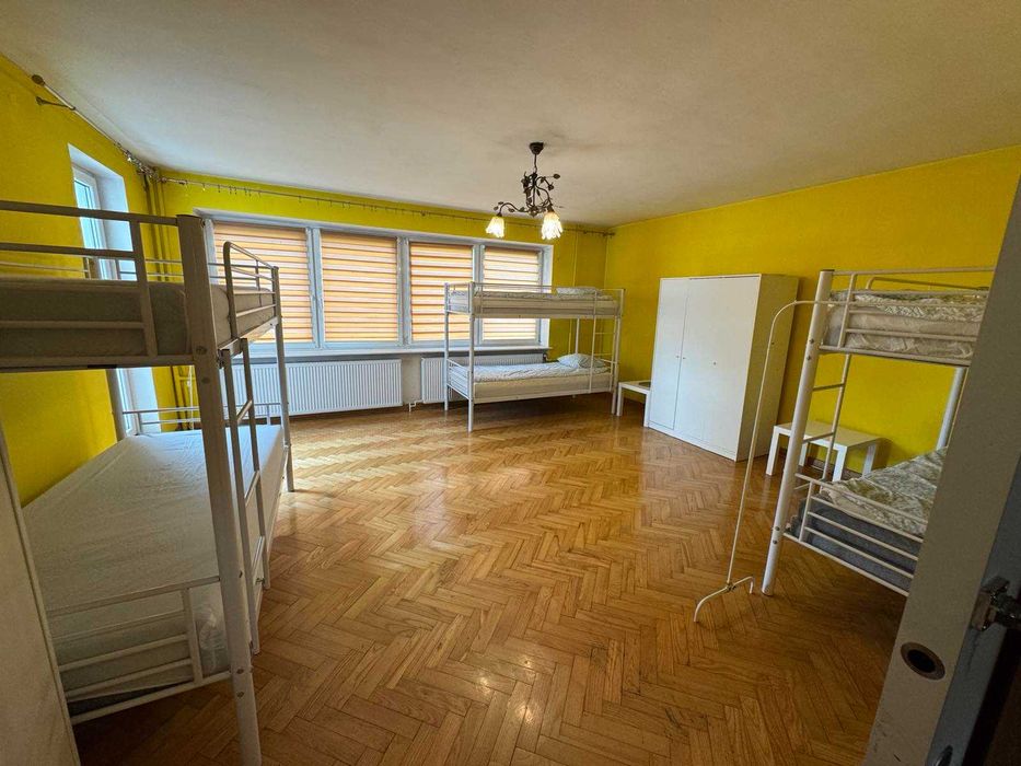 Komfortowy hostel (miejsca w pokojach) lub możliwość wynajęcia domu