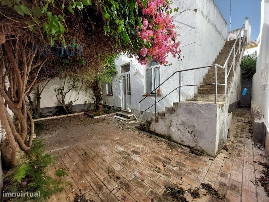 Moradia T4 para Reabilitar no Centro de Tavira