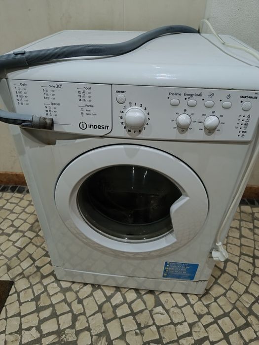 Máquina Indesit avariada dá se