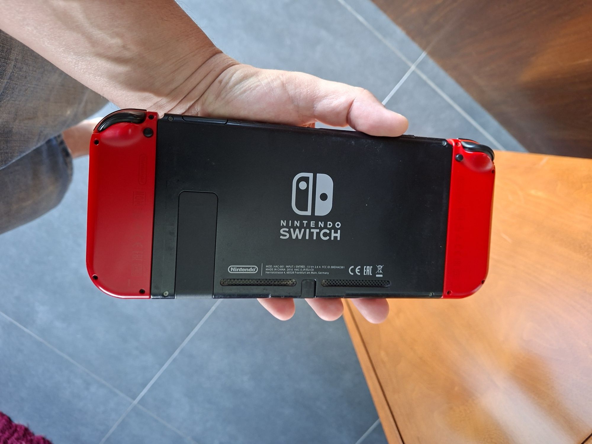 nintendo switch mario edition em excelente estado completa em caixa
