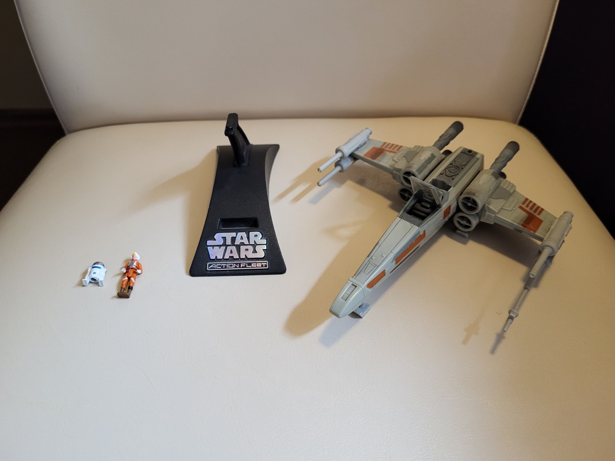 Star Wars Micro Machines X-Wing Fighter + Biggs & R2