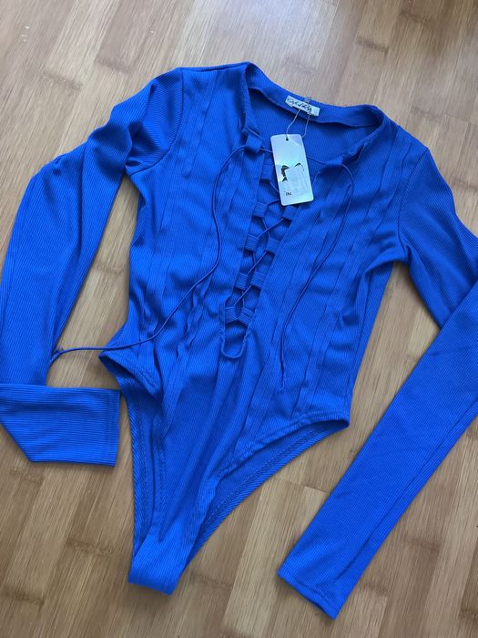 новий боді електрик з вирізом