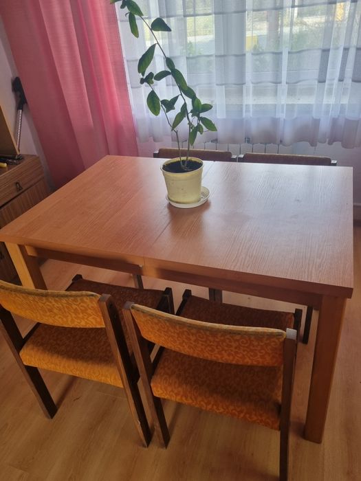 Stół rozkładany .