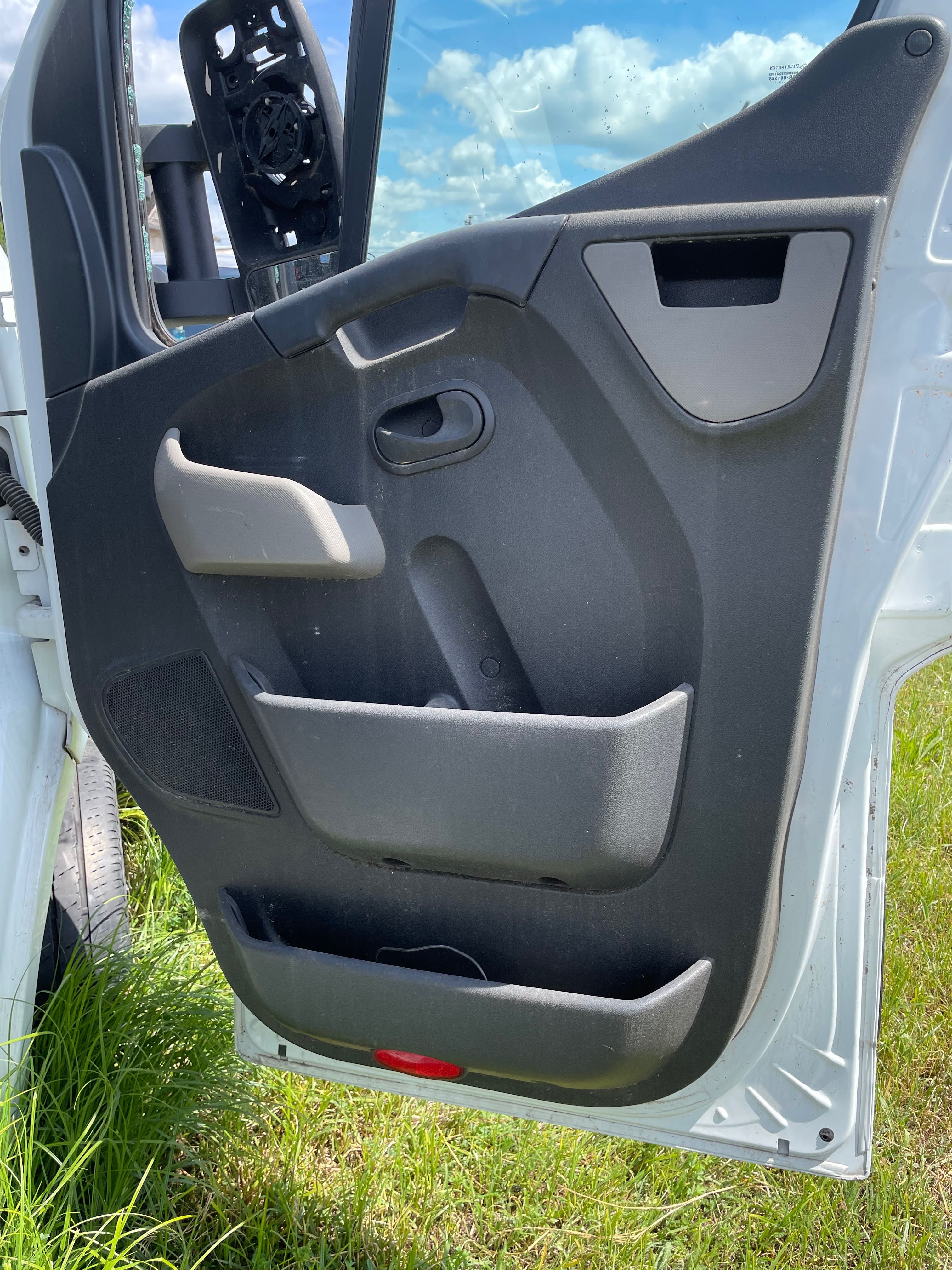 Карта дверна, обшивка дверей Renault master Opel movano