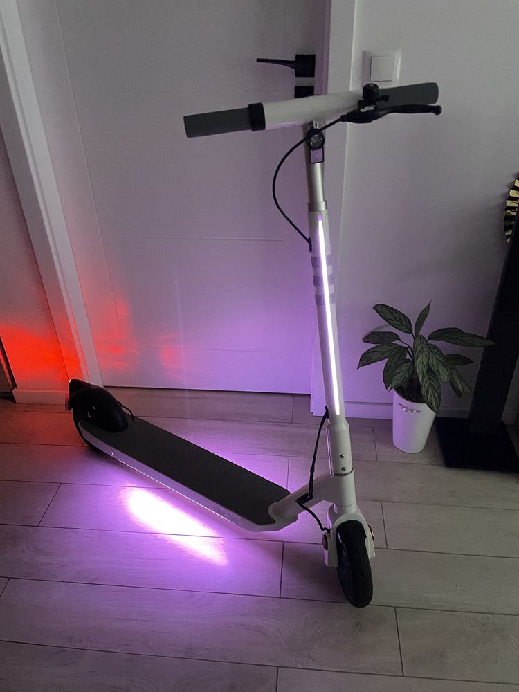 Hulajnoga Okai Neon 600 W 25 km/h LED wodoodporna bluetooth składana