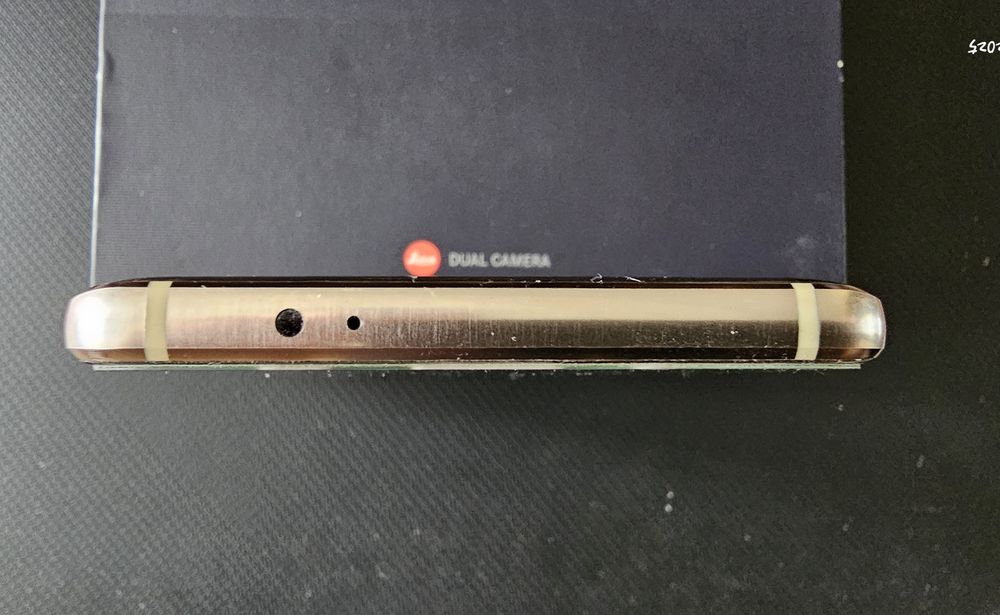 Huawei Mate 10 Pro 
Екран 6" OLED, подвійна камера, поту