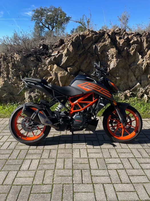 KTM Duke  125