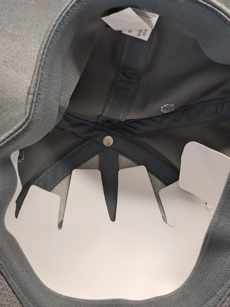 Nowa Oryginalna czapka Under Armour szara M/L wyszywane logo