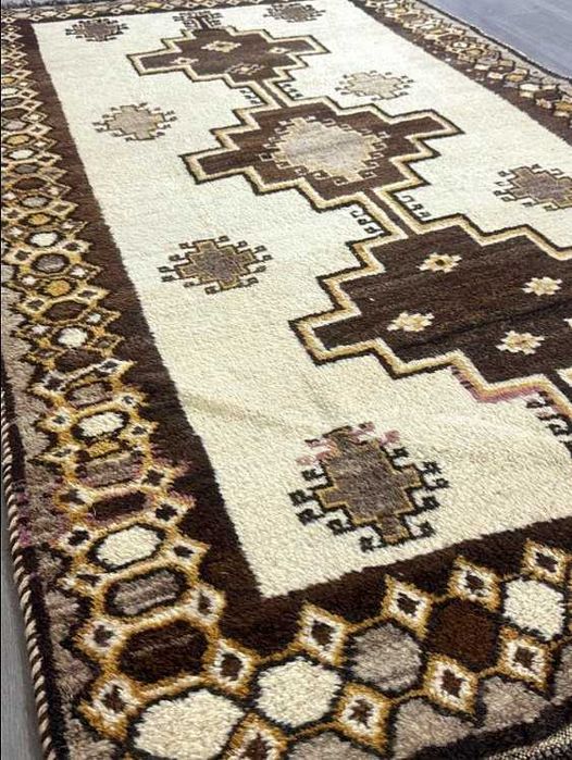 Tapete FAZENDEIRO ROMENO original (200x 118cm), de Lã, elaborado à mão