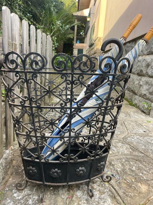 Suporte guarda chuvas em ferro fundido
