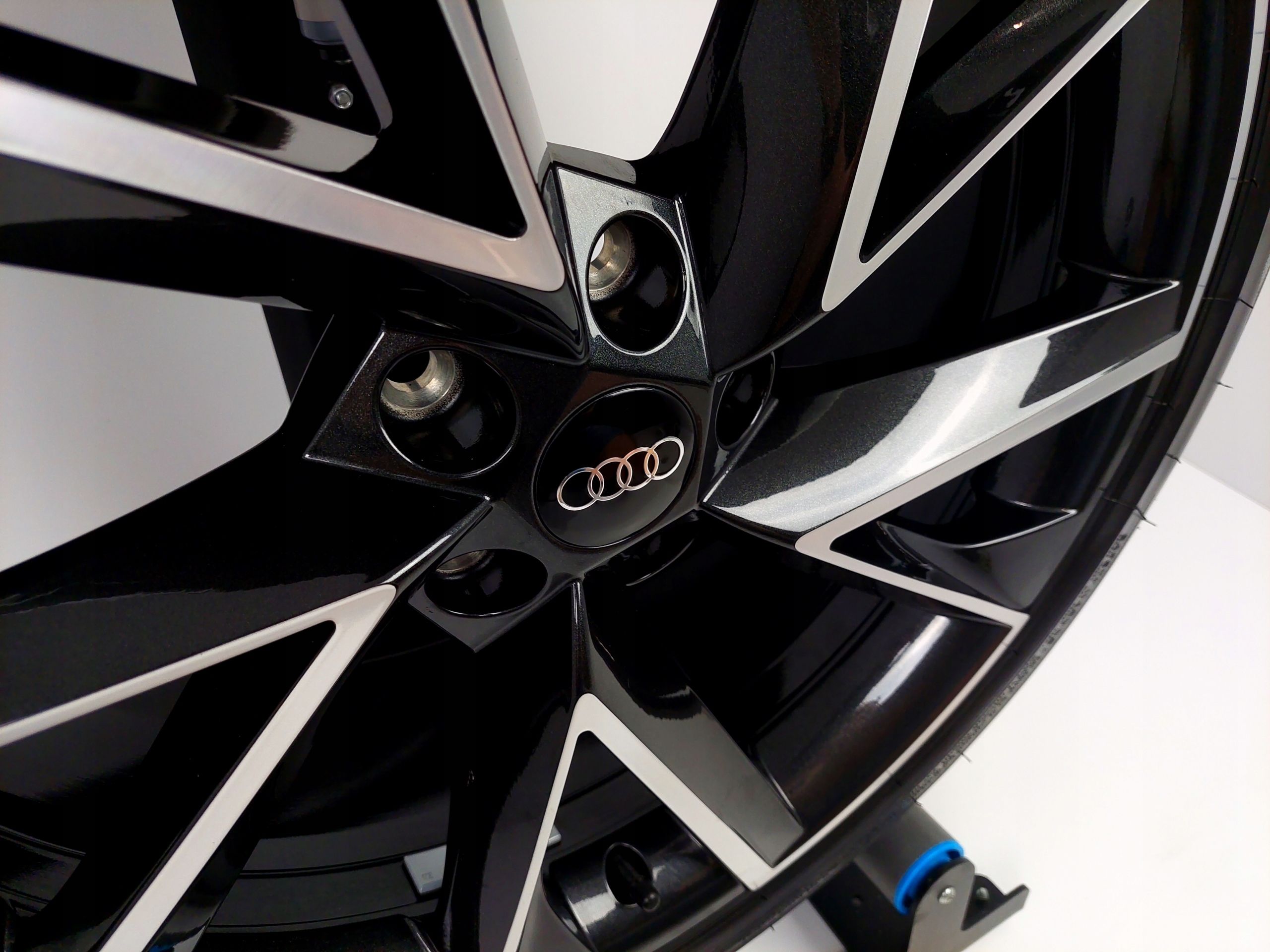 FABRYCZNIE NOWE Koła Felgi Audi 19 A3 A4 A6 A8 Q2 Q3 Q4