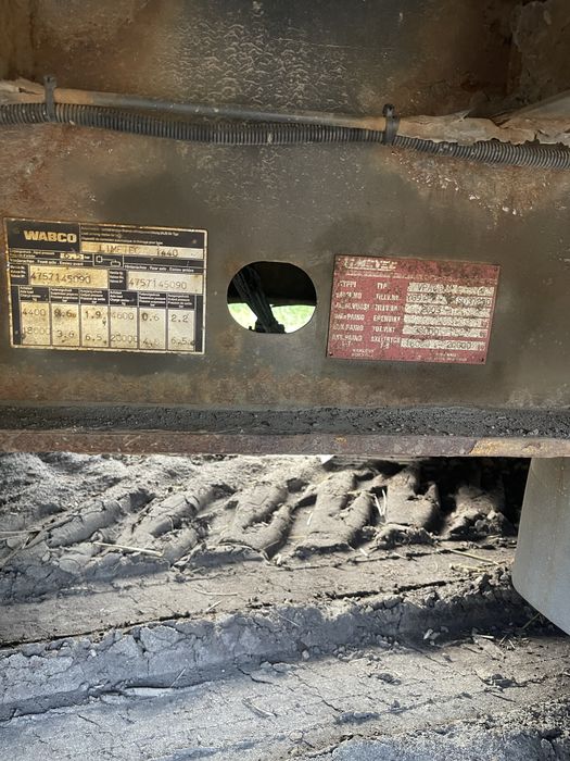 Przyczepa platforma dlużyca 4 osiowa do słomy balotów