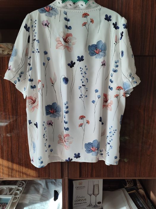 Блуза з мереживом