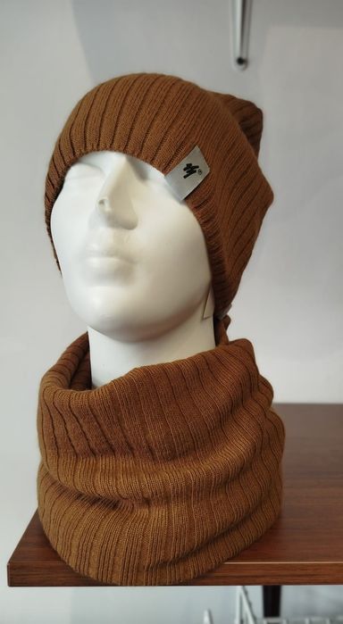 Czapka I komin brązowa i czerwona