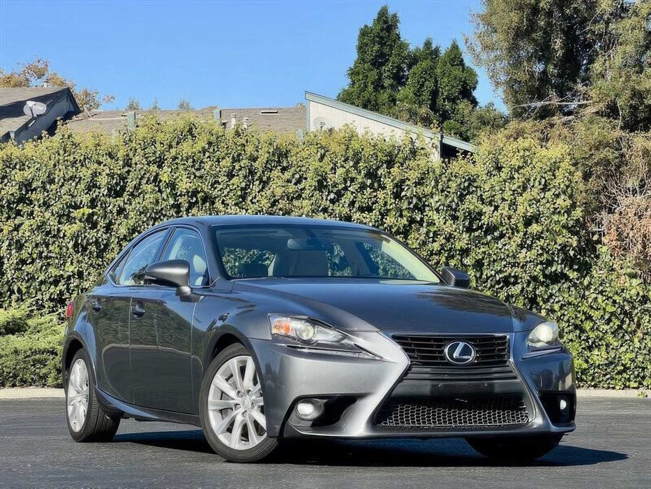 Lexus IS 200t      2016