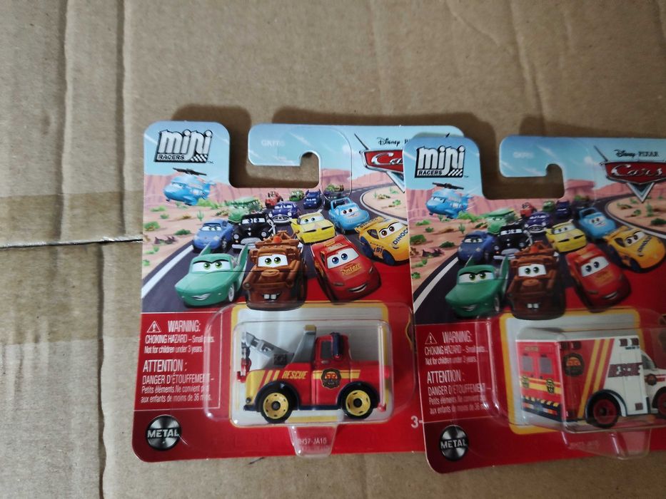 Zestaw dwóch mini autek Disney auta Mattel cars mini racers mikroauta