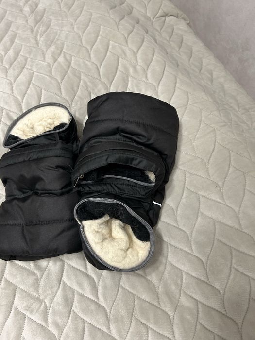 Теплий конверт з муфтою і рукавичками