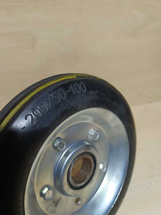 Колесо з гумою на підшипнику d 200 для візка, тачки .