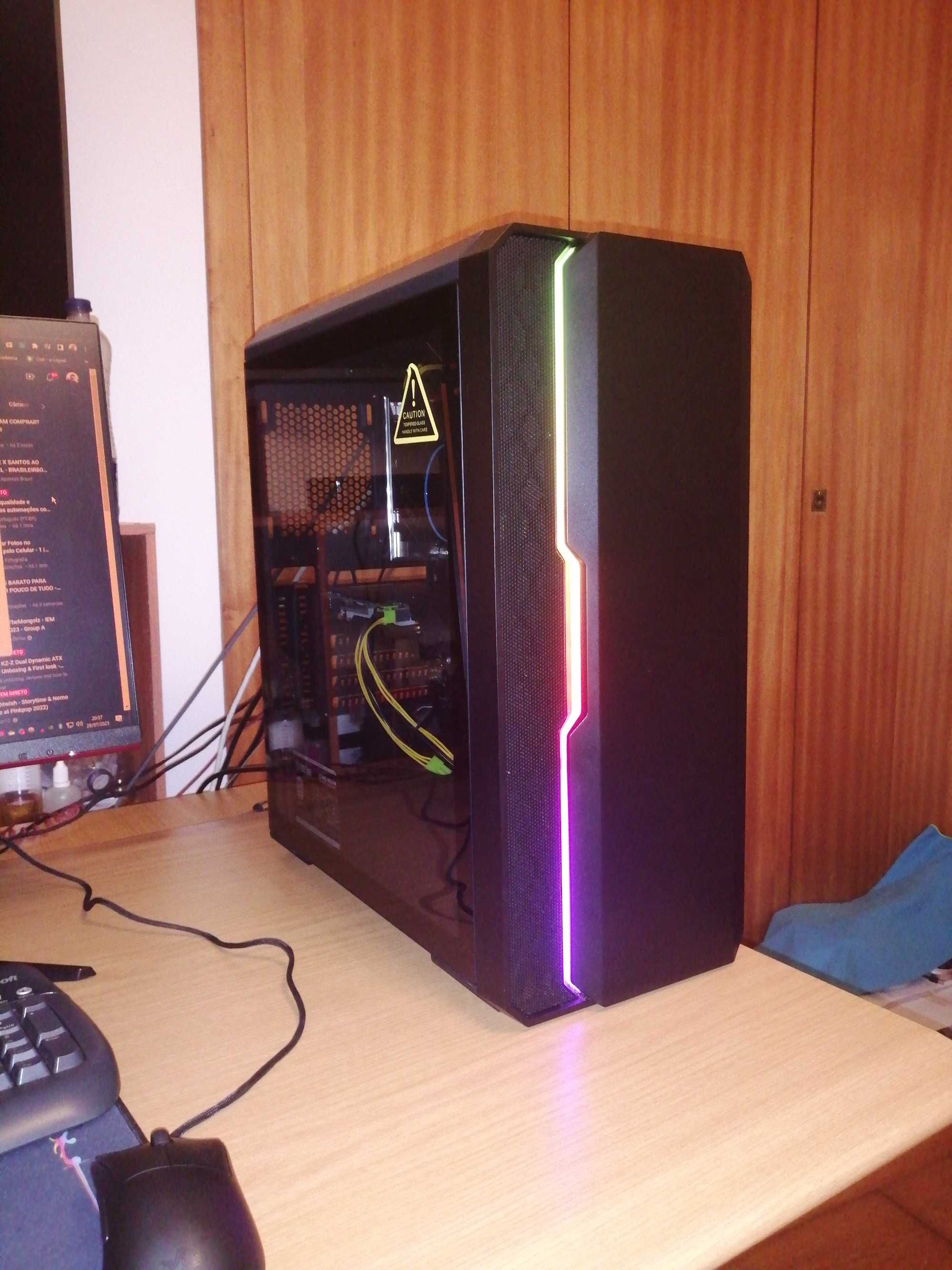 Caixa Gaming de PC - Usada igual a Nova