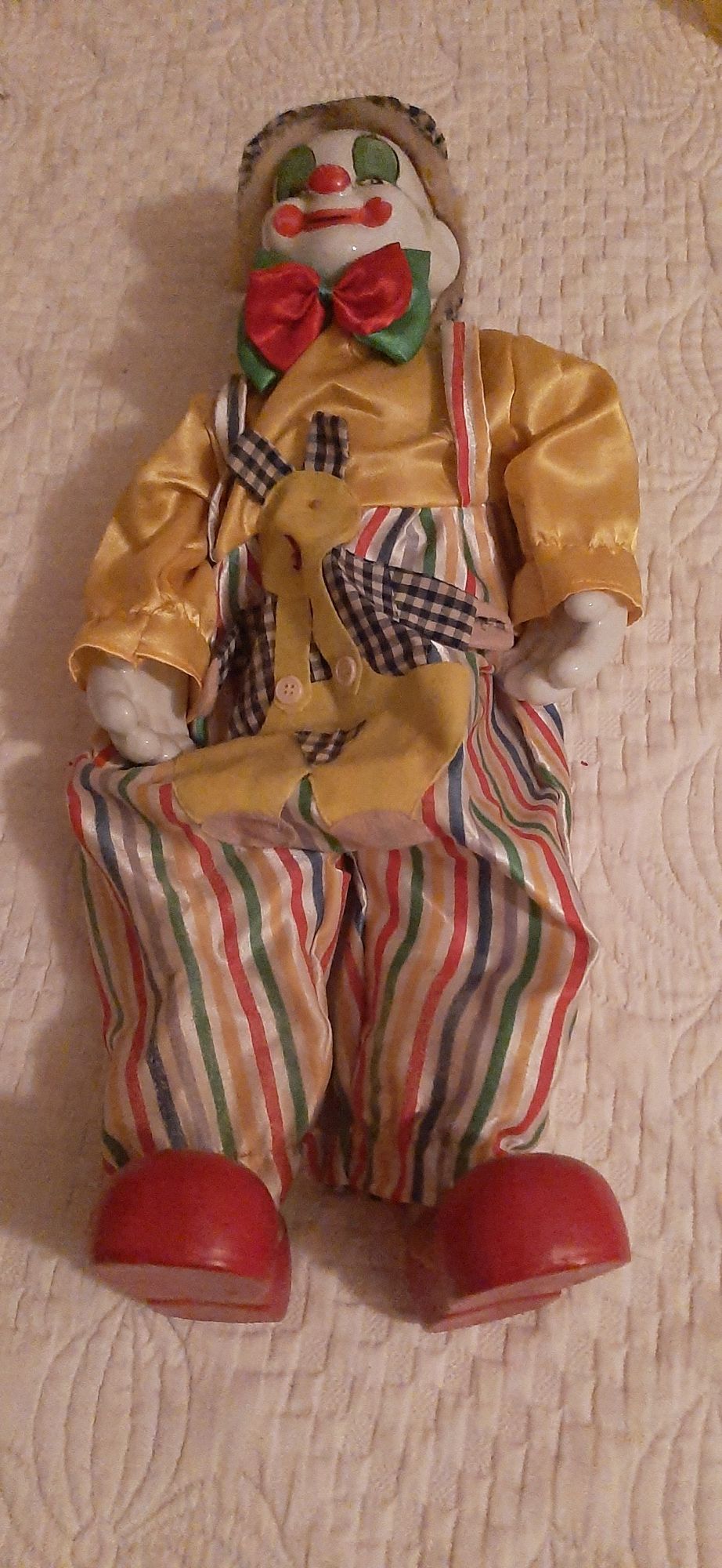 Palhaço vintage com cara e membros em porcelana
